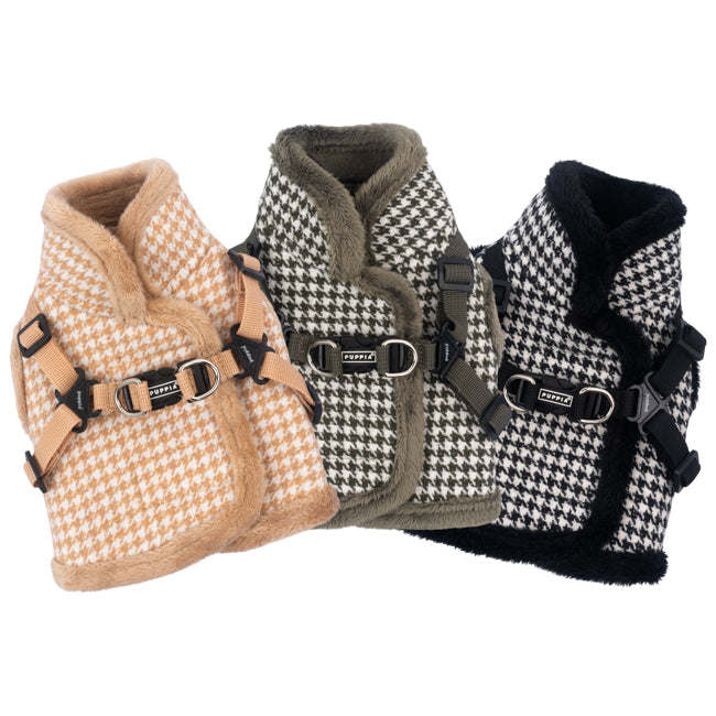 Arnés chaqueta Chic Hound Puppia con diseño elegante, cuello alto y forro polar, disponible en tres colores.