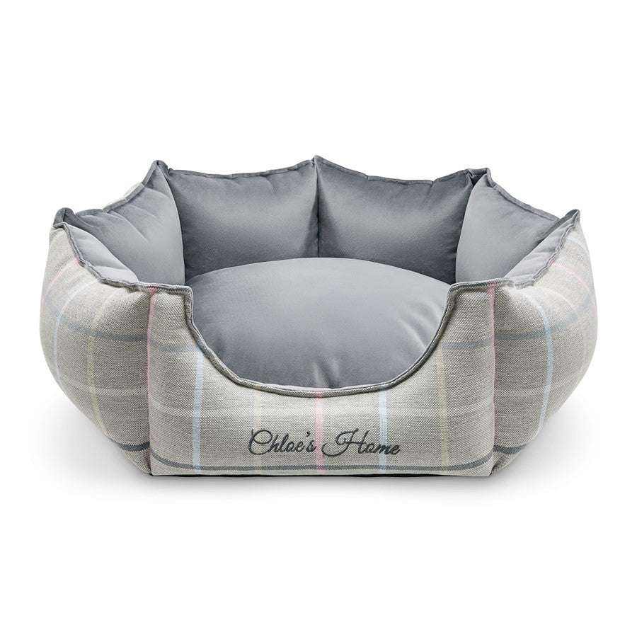 Cama London Chloe's para perros, con acolchado suave y diseño heptagonal para un descanso cómodo y elegante.