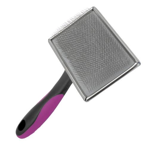Carda suave pequeña Ibañez, ideal para perros con pelajes densos o nudos, proporcionando un cepillado suave y cómodo sin dañar la piel.