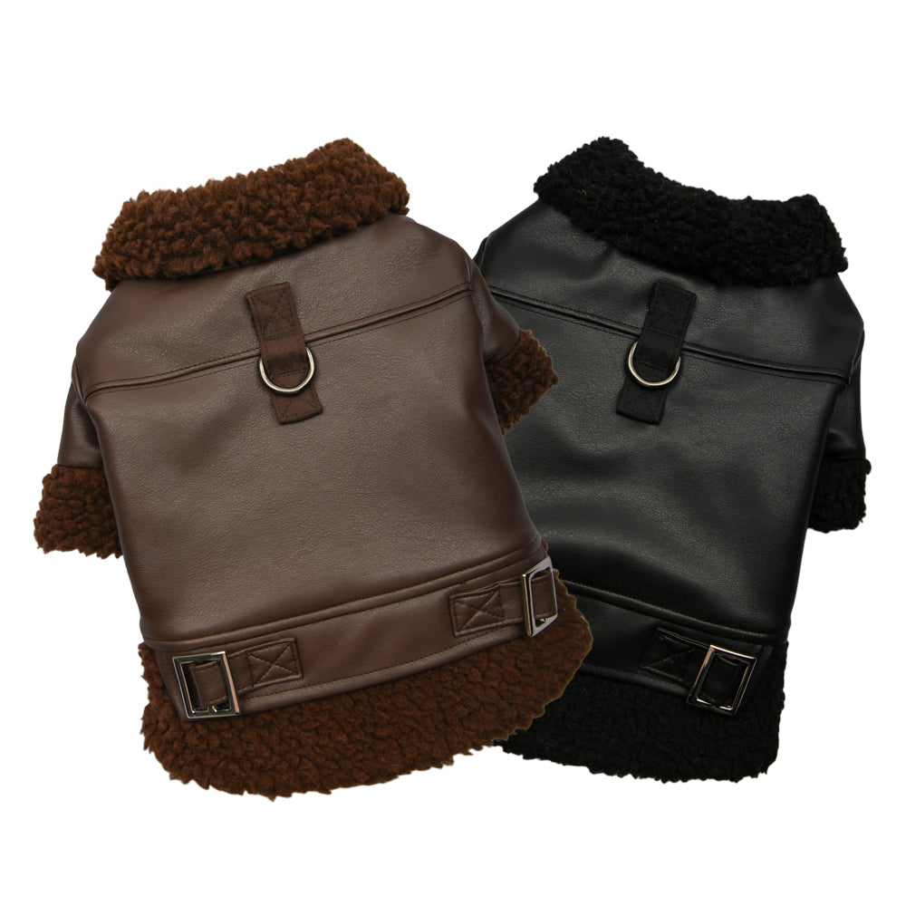 Vista trasera de la Chaqueta Soft Leather Puppia, mostrando su diseño ligero y cómodo, ideal para paseos de invierno.
