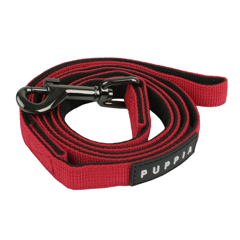Mosquetón metálico reforzado de la Correa Two Tone Puppia, garantizando una conexión segura con el collar o arnés de tu perro.