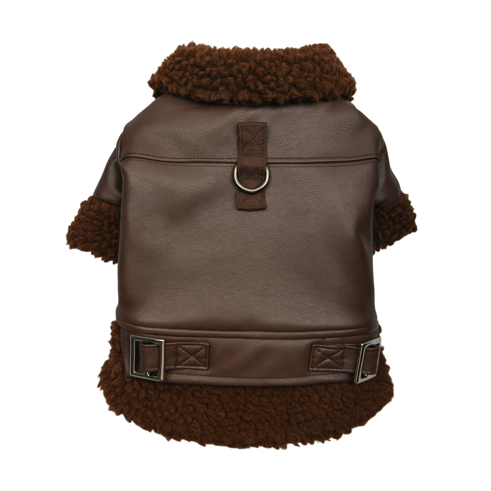 Detalle de la parte trasera de la Chaqueta Soft Leather Puppia, que destaca su diseño cómodo y elegante para un paseo sin restricciones.