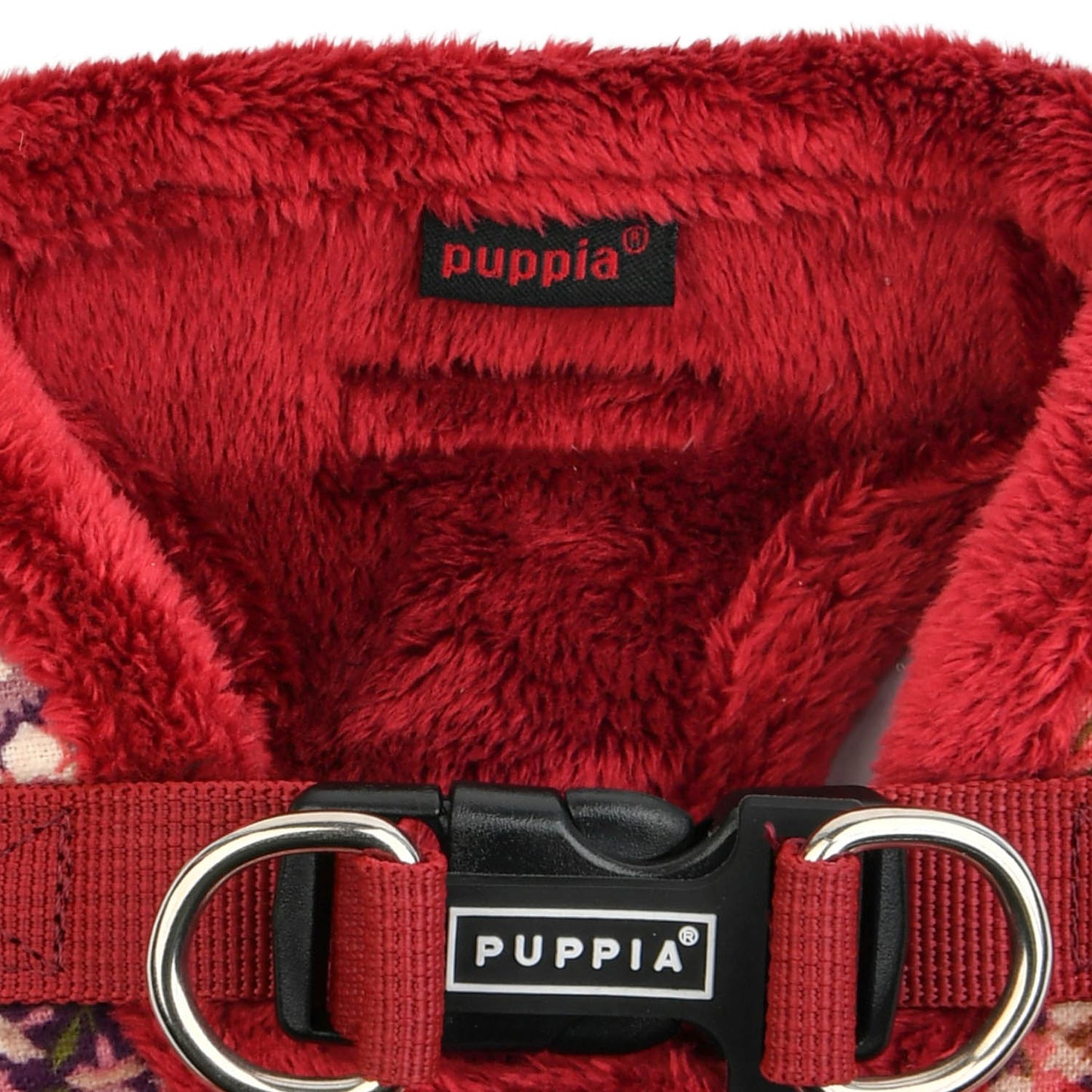 Detalle del sistema de velcro y hebilla del arnés chaleco Florent Puppia, asegurando un ajuste firme y fácil de colocar.