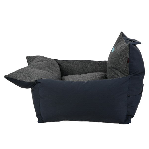 Vista detallada del material de alta calidad que hace que la Silla Puppia sea perfecta para proteger tu coche de manchas y suciedad.