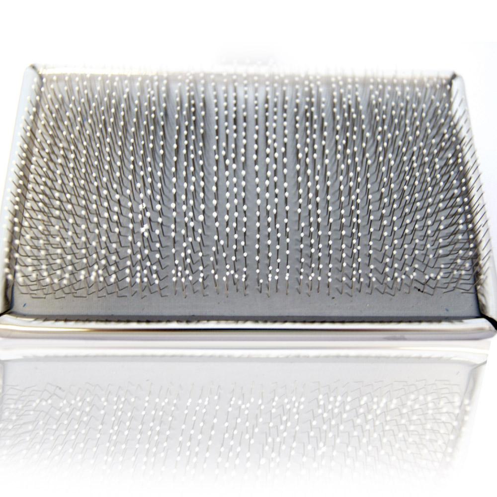 Púas de acero inoxidable de la Carda de púa protegida pequeña Ibañez, extrafinas y suaves para un cepillado cómodo y sin daño para la piel.