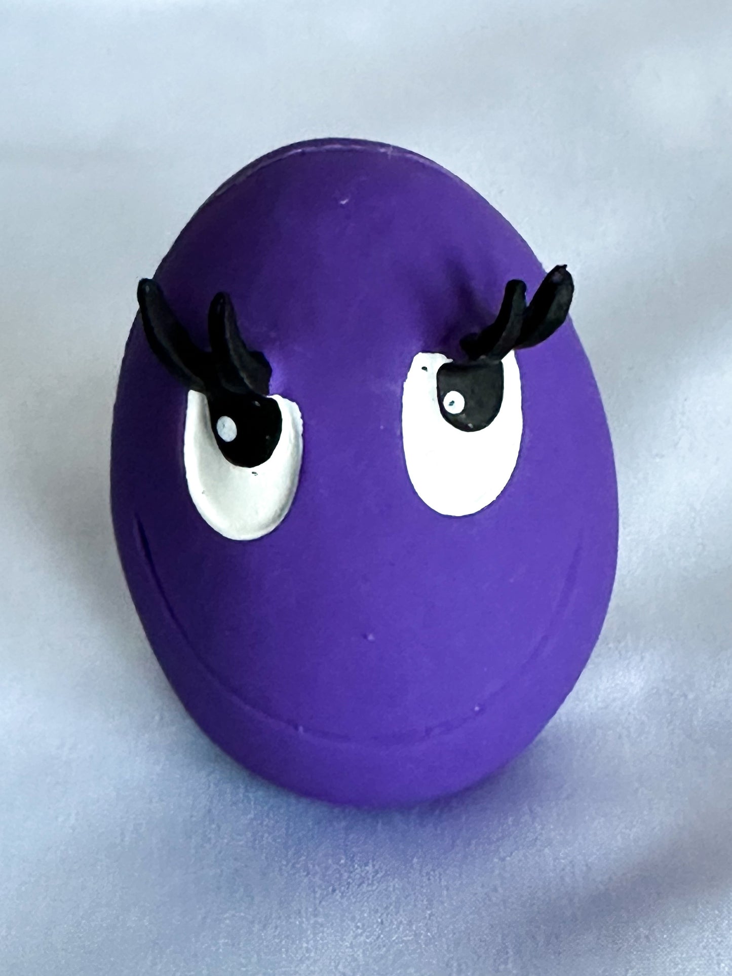 El Huevito Pequeño ayuda a mantener los dientes de tu perro limpios, reduce el estrés y fomenta el juego activo, brindando horas de entretenimiento