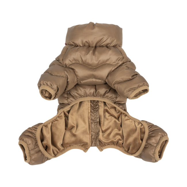 Vista frontal de la Chaqueta Mono para perro Puppia, cerrada con cremallera y con su característico acolchado térmico.