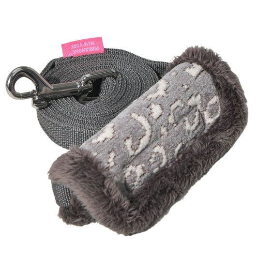 Correa Tailsy Pinkaholic con diseño moderno y sofisticado en rosa pastel, perfecta para combinar con el arnés Tailsy y resaltar el estilo de tu perro.