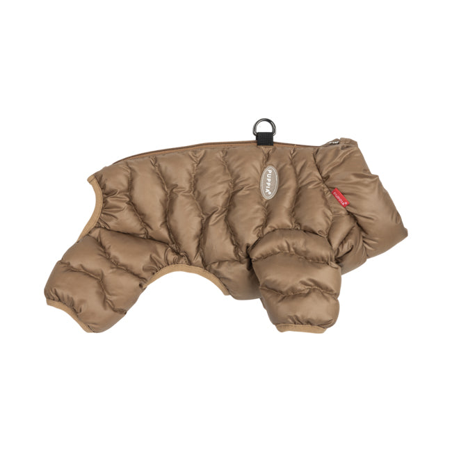 Primer plano de la cremallera de calidad y el tejido acolchado de la chaqueta, que garantiza calor y facilidad de uso.