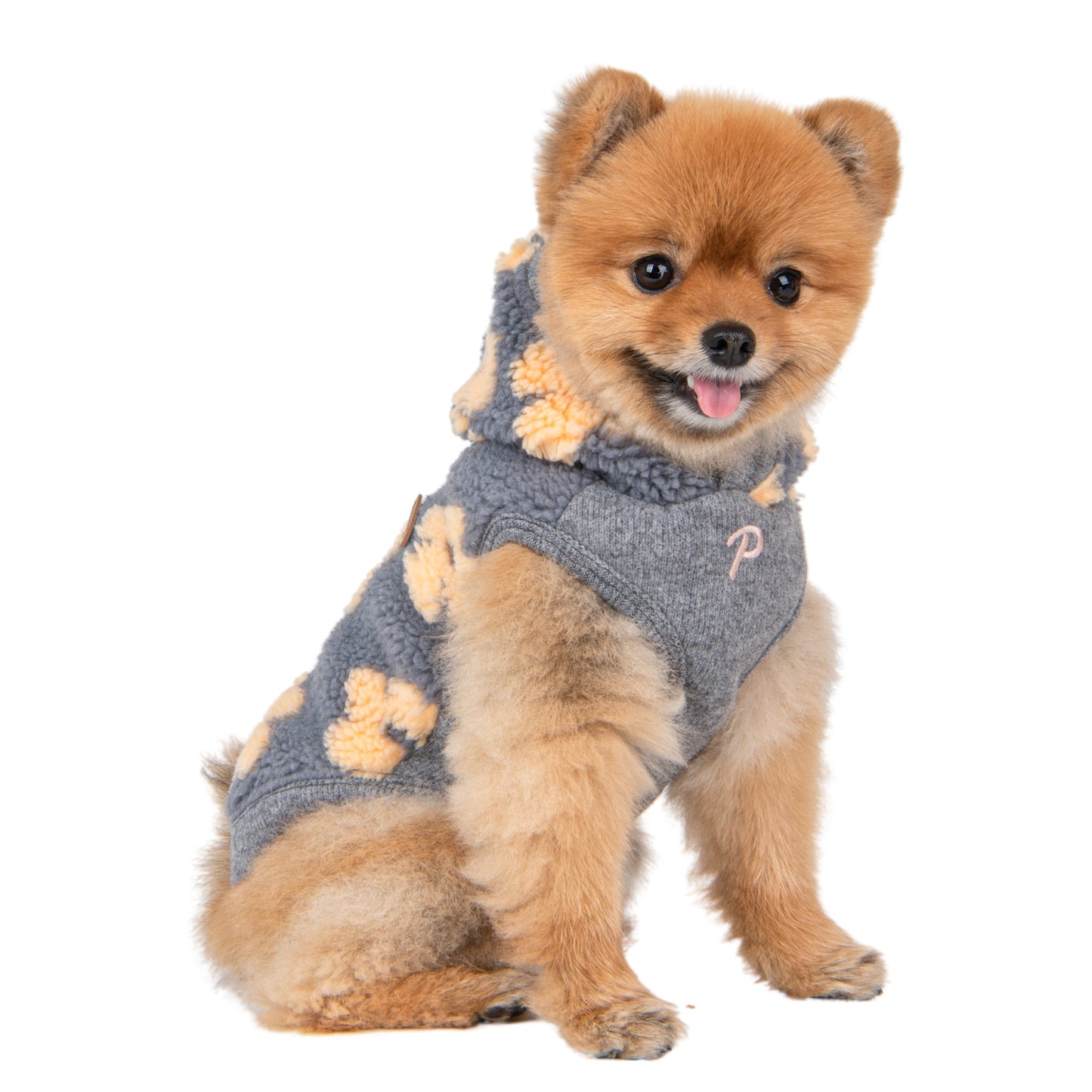 El diseño elástico del Jersey Ren Puppia se ajusta perfectamente al cuerpo de tu perro, facilitando el proceso de poner y quitar la prenda