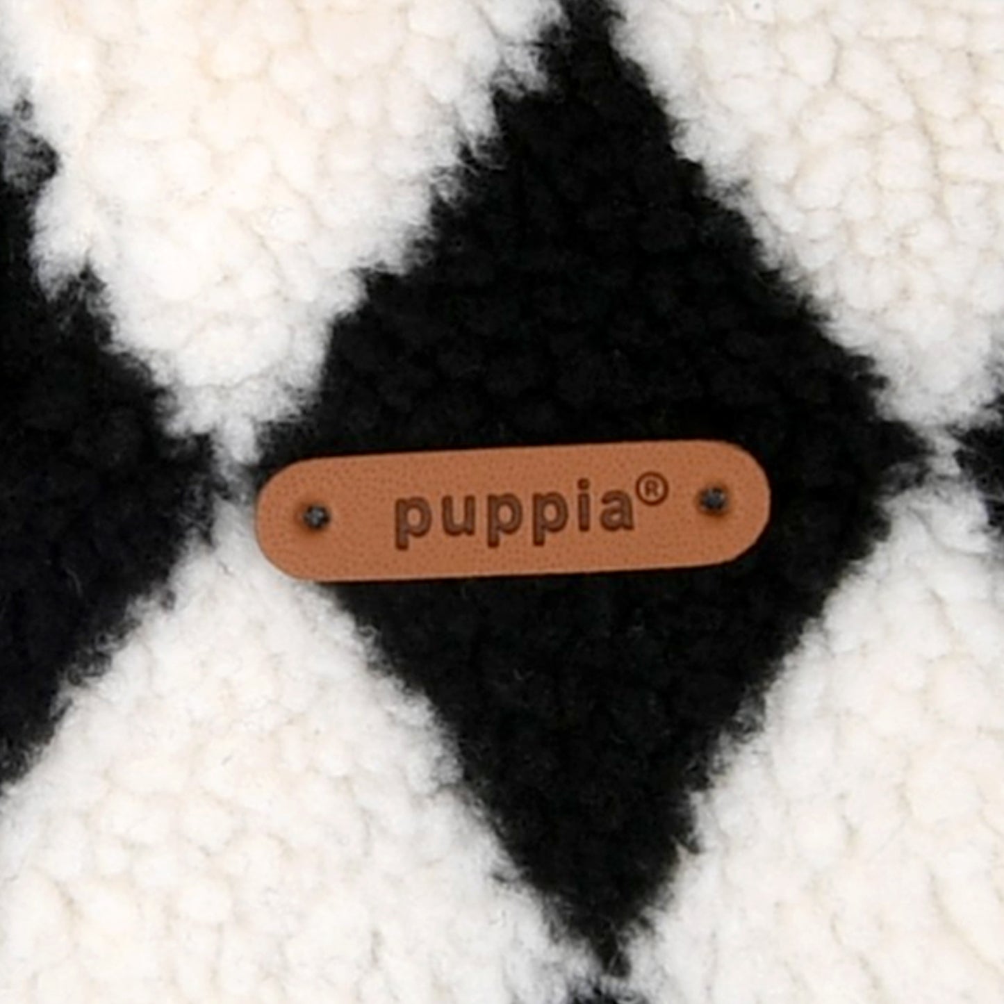 Jersey Luca Puppia para perros disponible en una variedad de colores modernos y elegantes, adaptándose al estilo de tu mascota.
